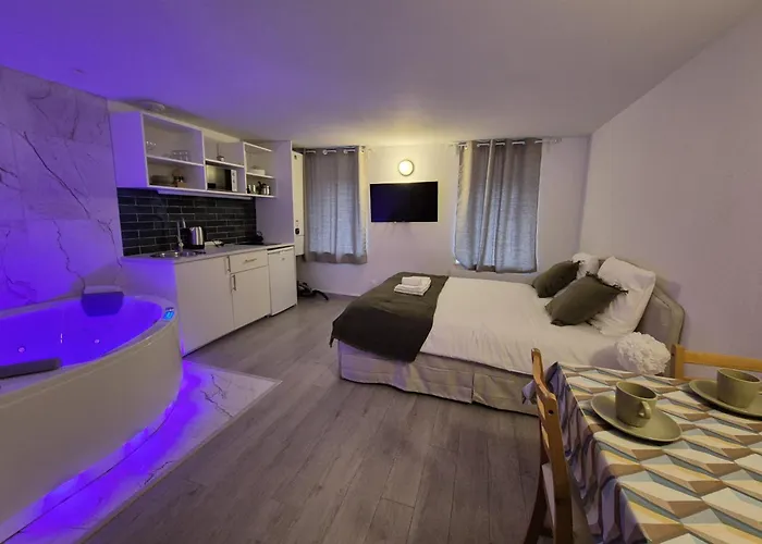 Studio De Charme Avec Jacuzzi - Escapade Relaxante